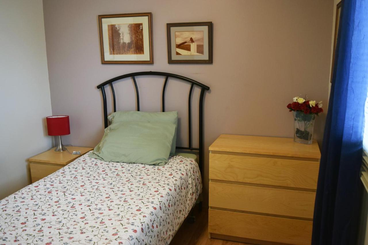 The Dewberry Homestay B&B Edmonton Ngoại thất bức ảnh