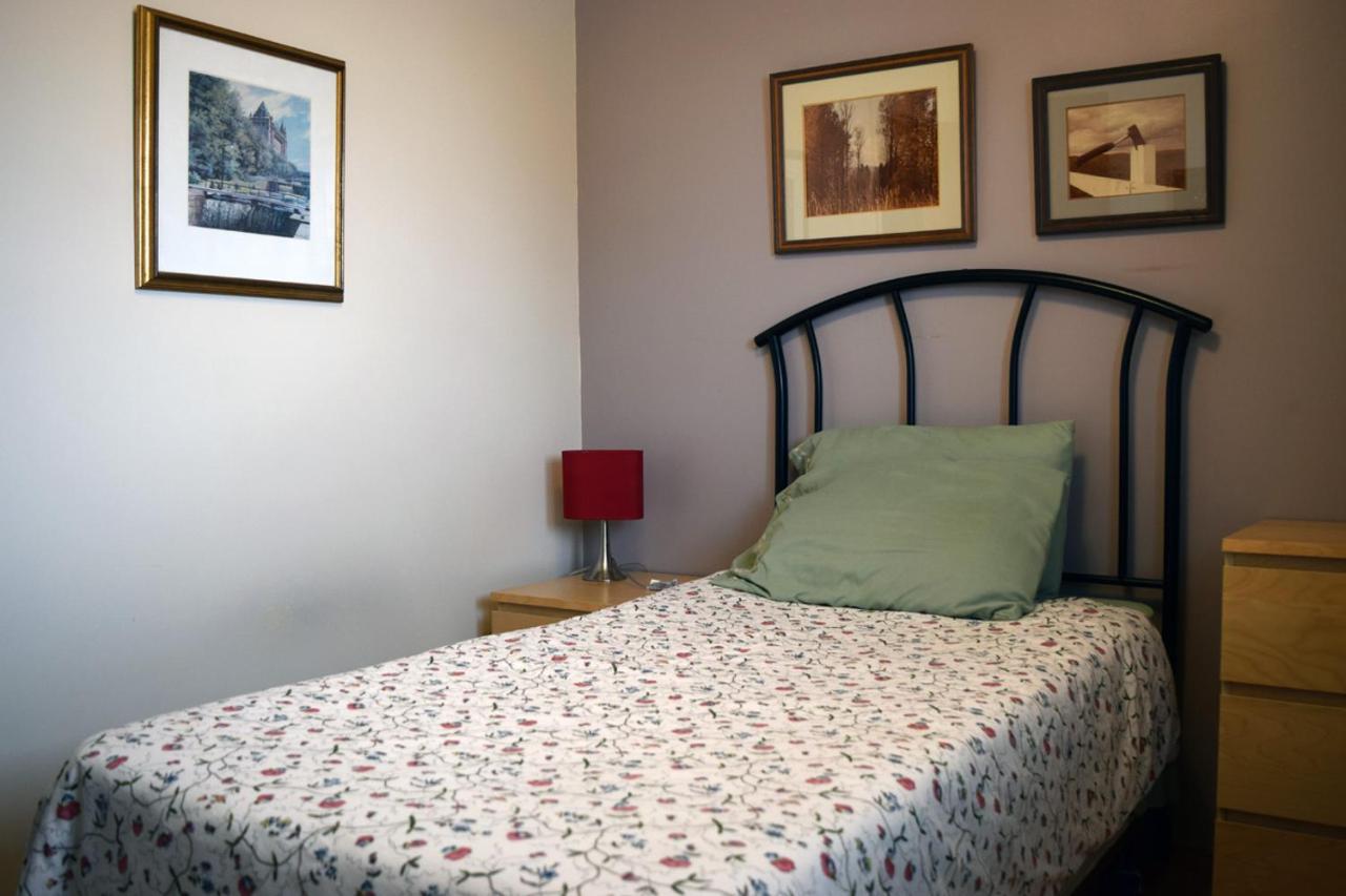 The Dewberry Homestay B&B Edmonton Ngoại thất bức ảnh