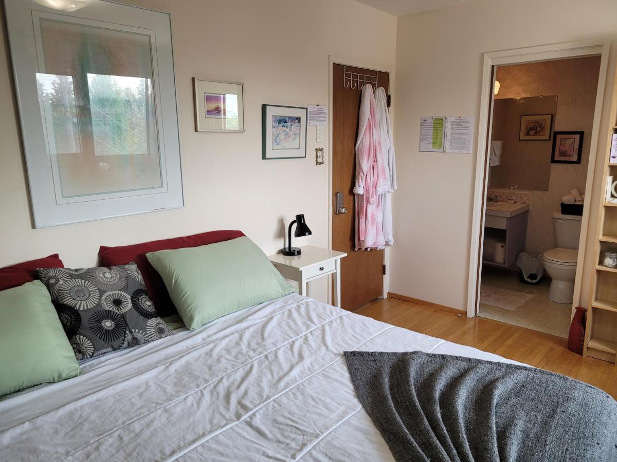 The Dewberry Homestay B&B Edmonton Ngoại thất bức ảnh