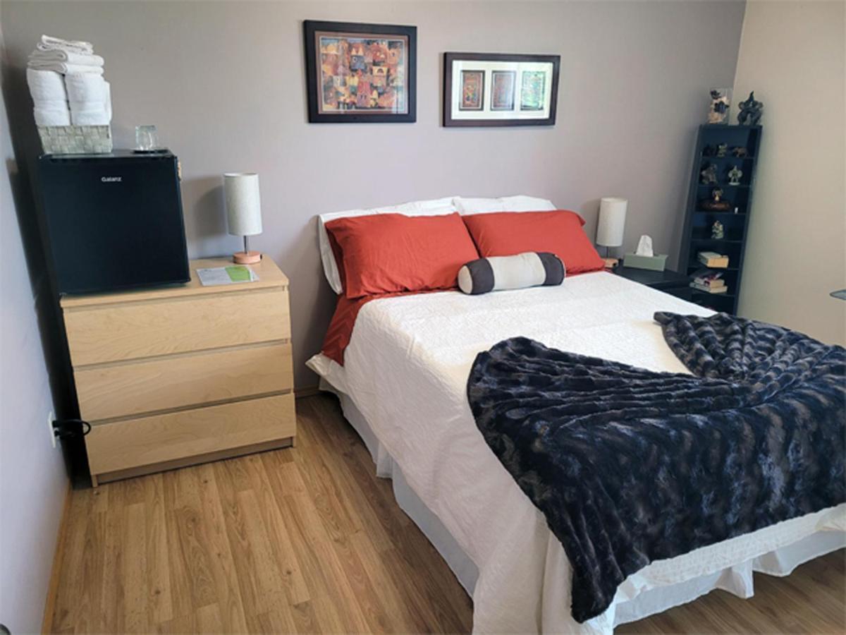 The Dewberry Homestay B&B Edmonton Ngoại thất bức ảnh